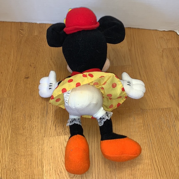 Minnie Mouse - Picture 3 of 5